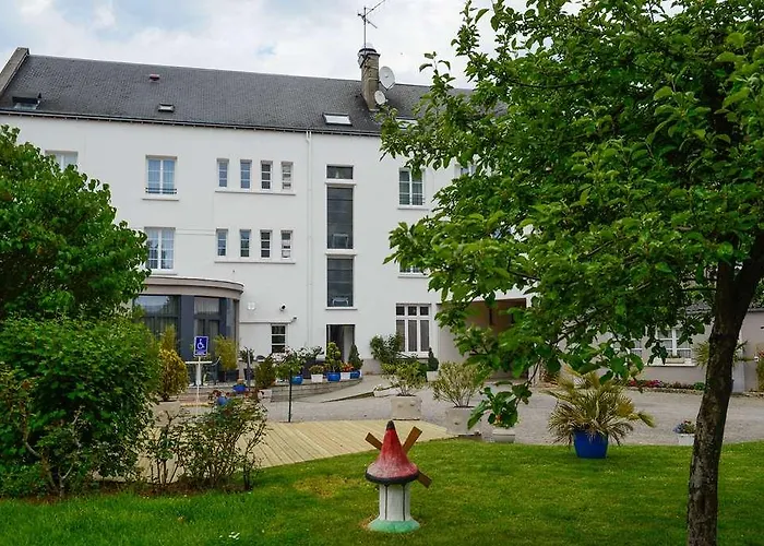 Logis Des Ducs Hotel 3*