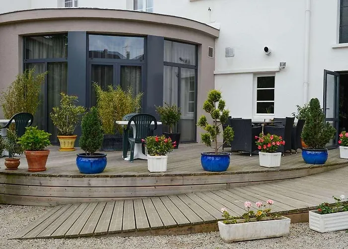 Logis Des Ducs Hotel