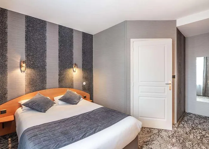 Hotel Logis Des Ducs 3*