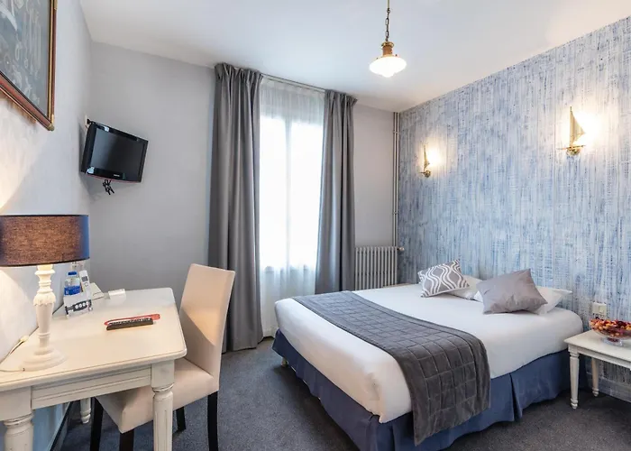 Hotel Logis Des Ducs 3*