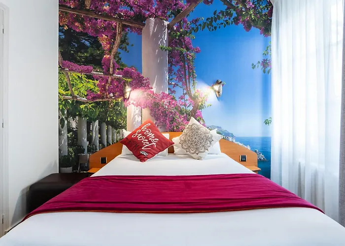 Logis Des Ducs Hotel 3*