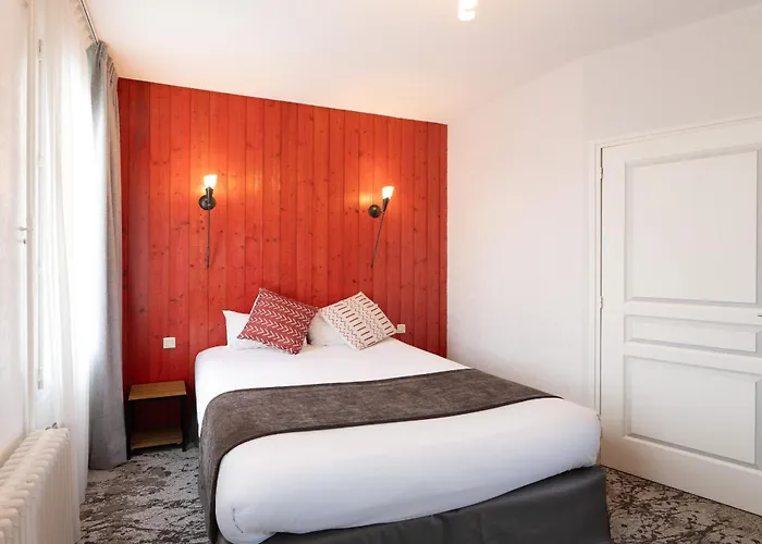 Logis Des Ducs Hotel 3*